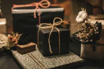 SEB tyrimas atskleidžia netikėtumus: paaiškėjo, ko per šventes troško skirtingo amžiaus lietuviai