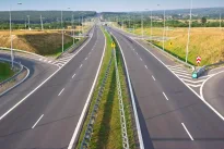 Skandalas kaimynystėje: nauja milijonus kainavusi autostrada Lenkijoje jau pusmetį stovi tuščia