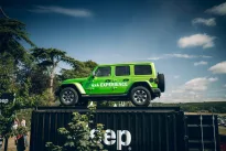 Garsus visureigių gamintojas skubiai šalina hibridus iš prekybos: pavojus užsidegti kelyje