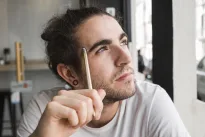 Gydytoja perspėja kiekvieną mūsų: šis plaukelių šalinimo būdas gali jus paversti ligų taikiniu