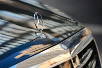 Šokas automobilių rinkoje: Kinijoje nauji automobiliai kainuoja beveik perpus pigiau nei Europoje