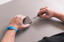 Specialistai perspėja: ši „iPhone“ naudojimo klaida dažnai baigiasi brangiu remontu