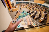 Lietuvoje nebeliks grynųjų pinigų: šis įprotis atskleidžia, kaip stipriai pasikeitė lietuviai