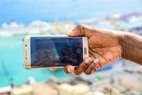 Apsauginiai stikliukai tampa nereikalingi? Naujas „Samsung“ flagmano ekranas keičia žaidimo taisykles