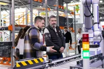 Kinija pralenkė mokslinę fantastiką: atidarė pirmą pasaulyje supergamyklą robotų sąnariams