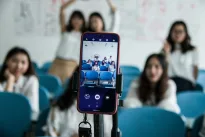 Švedija planuoja uždrausti telefonus mokyklose, vaikai turės juos atiduoti kiekvieną rytą