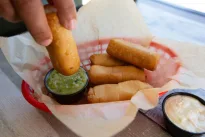 Sensacija tarp greitų užkandžių: šios lazdelės iškepa per kelias minutes ir visus pavergia