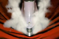 Atskleistas pribloškiantis triukas: kaip per kelias minutes atnaujinti pridegusį lygintuvą?