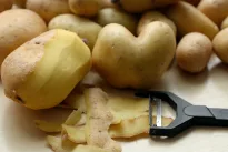 Šias virtuvės atliekas daugelis išmeta, bet serbentų krūmai už jas atsidėkoja dvigubu derliumi