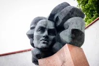 Nurašyti ar palikti? Ministrė meta nepatogų klausimą dėl Salomėjos Nėries vietos Lietuvoje