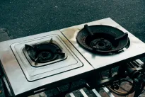 Orkaitė sužibės be jokios chemijos: pakanka vieno produkto, kurį visi turi namuose