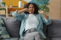 Kodėl negalite nustoti žiovauti? Mokslininkai įspėja apie poveikį smegenims