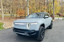 Elektromobilių gamintojas pirmą kartą uždirbo pelną: ar pigesnė naujovė pakeis visą rinką?