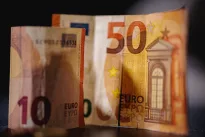 Sunkiai suvokiami skaičiai: policija atskleidė, kiek pinigų sukčiams atidavė šalies gyventojai