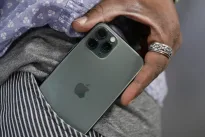 „iPhone“ be jokių ekrano išpjovimų? Jau netrukus sulauksime modelio, apie kurį svajoja daugelis