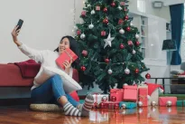 Paskutinės dienos prieš Kalėdas: pirkinių krepšeliai brangsta, o lietuviai vis dar perka kaip pašėlę