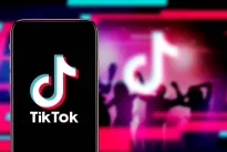 „TikTok“ po padidinamuoju stiklu: ar ši platforma žaloja vaikus ir ką tėvai dar gali padaryti?