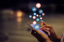 Socialiniai tinklai po didinamuoju stiklu: draudimai vaikams plinta, kas laukia toliau ir ar tai pasieks Lietuvą?