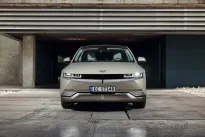 Stebinantis „Hyundai“ dosnumas: JAV mokymo centrui padovanojo 18 elektrinių automobilių