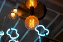 Atšalęs lapkritis smogė elektros kainoms: kodėl šoktelėjo kainos ir augo importo priklausomybė?