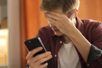 Paaugliai masiškai kalbasi su dirbtiniu intelektu: lyderis aiškus, bet nuolat auga ir pavojai