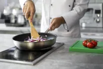 Vienas triukas, kuris pakeis jūsų kepimą visiems laikams: šefai atskleidė paprastą triuką, kurį žino tik išrinktieji