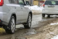 Kuom pakeisti druską žiemą: sprendimas, kuris neardo trinkelių ir negadina batų