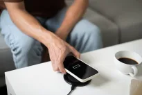 Ar verta krauti telefoną tik iki 80%? Pasakė, kaip įkrauti įrenginį, kad baterija tarnautų ženkliai ilgiau