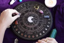 Paslaptingiausi Zodiako ženklai atsiveria tik išrinktiesiems: atskleidė, kas slepia jausmus ir vengia atvirumo