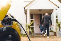 Situacija rinkoje keičiasi: elektromobilių infrastruktūra ima panašėti į tradicines degalines