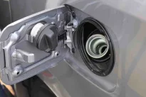 Jokiu būdu nepilkite šito benzino: rizikos žiemą pasiekė maksimumą, gali padaryti daug žalos