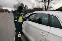 Liksite be teisės vairuoti automobilį: šio ženklo nepaisymas Lietuvos keliuose gali kainuoti brangiai