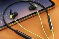 Daugelis atsisako belaidžių ausinukų ir renkasi šį sprendimą, įvardintos tokio sprendimo priežastys