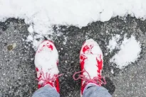 Sniegas prilimpa prie batų? Vienas virtuvės triukas prieš išeinant išgelbėja akimirksniu