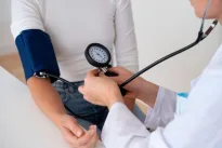 Peršalimas nėra priežastis važiuoti į ligoninę: pasakė, kur kreiptis, jei sunegalavote, o poliklinika nedirba