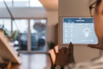 Baltijos šalių gyventojai taupo energiją tik prireikus: Lietuva pirmauja pagal investicijas į saulės elektrines