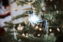 Triukai, kurių nežino dauguma: sužinokite, kaip suteikti dirbtinei eglutei natūralų tankumą