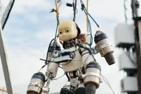 Skraidantis humanoidas jau čia: titano stuburas, reaktyviniai varikliai ir realaus laiko dirbtinis intelektas