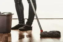 Grindys kvepės iki 24 valandų: profesionalai atskleidė, ką pila į plovimo vandenį