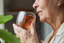 Atlyginimai kyla ne visiems vienodai: skaičiai rodo netikėtą tendenciją vyresniems darbuotojams