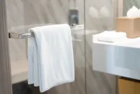 Drėgmė ir kvapas dingsta greičiau nei manėte: kaip šaltame bute išdžiovinti drabužius be pelėsio