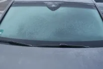 Žiemos košmaras ryte: kaip greitai išlaisvinti prišalusius valytuvus jų nesugadinant