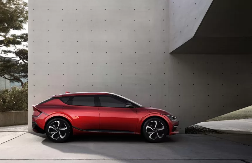 Grandiozinės „Kia” naujienos: pristato naujos kartos elektromobilį EV6