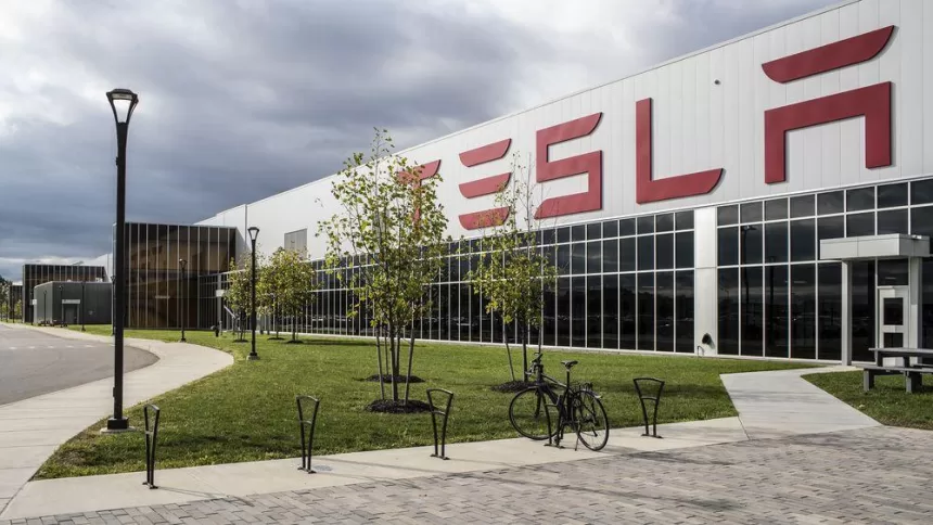 „Tesla“ planuoja savo plėtrą: netrukus gali prasidėti naujos giga-gamyklos statybos