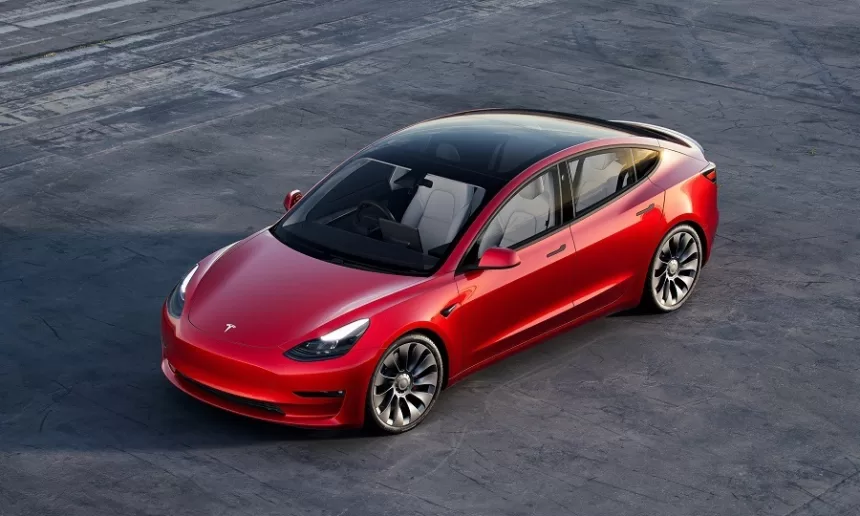 „Tesla“ meta iššūkį Vokietijos ir kitiems Europos automobilių milžinams: taikys itin agresyvią strategiją, vairuotojams tai labai patiks