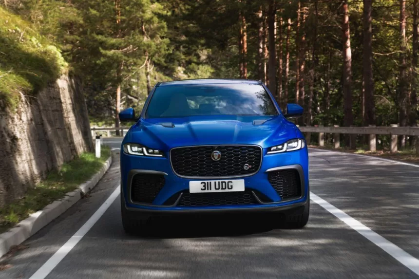 „Jaguar“ pristato „F-Pace SVR“ – dar greitesnis ir dinamiškesnis SUV