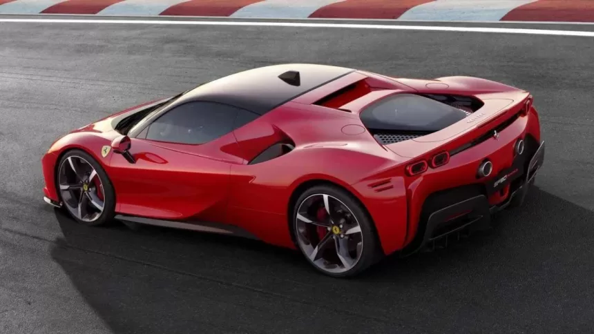 „Ferrari“ siekia pasivyti kitus gamintojus: statoma speciali gamyba, ruošiamas pirmasis toks bendrovės produktas
