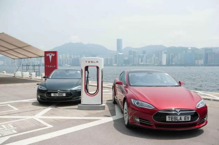 Kinijoje „Tesla” elektromobiliams uždrausta įvažiuoti į greitkelius: yra rimta priežastis
